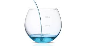 Bild på mätglas med kemikalie i