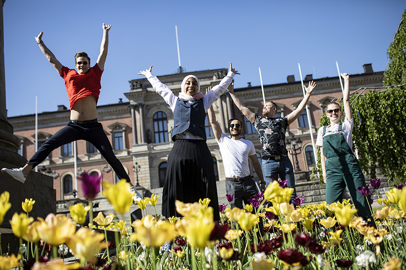 Studenter framför universitetshuset i Uppsala. Foto: Mikael Wallerstedt