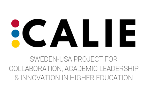 Logotyp för Calie-projektet bestående av namnet plus tre färgade prickar till vänster, röd, blå gul.