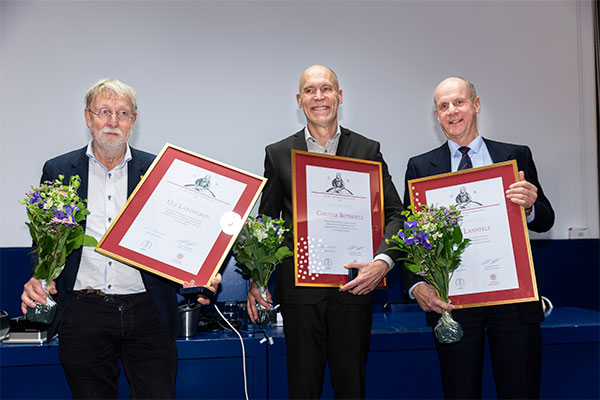 Bilden från vänster: Ulf Landegren, 2022 års Olof Rudbeckpristagare, Christer Betsholtz, 2020 års pristagare och Lars Lannfelt, pristagare av Olof Rudbeckpriset 2021.